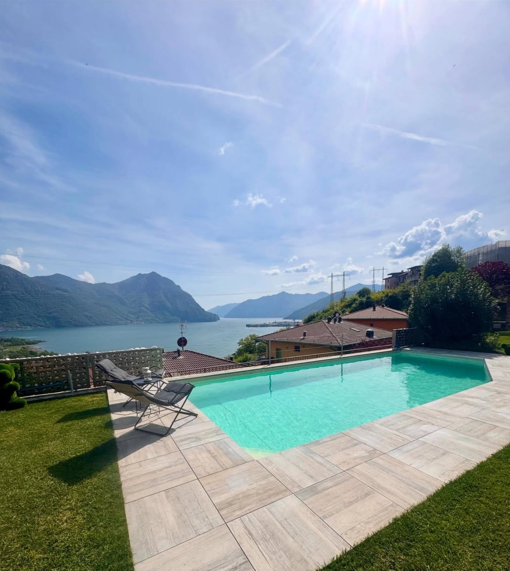 Piscina e giardino di Rooms Le Rive 23
